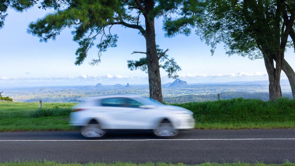 Blackall Range Scenic Drive, Driving by the Glass House Mountains, Sunshine Coast Hinterland